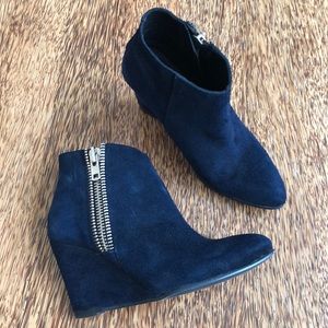 FREE PEOPLE Navy Suede Booties 7/37